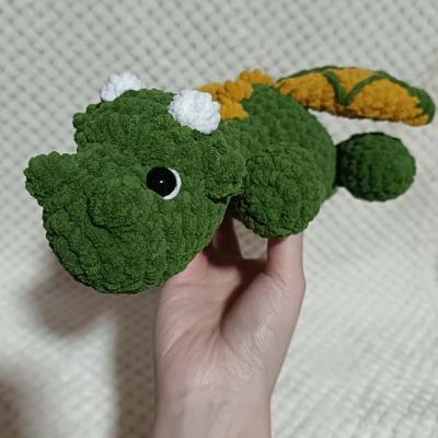 Bébé dragon vert kaki et moutarde 1