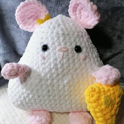 Grosse souris avec fromage