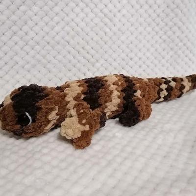 Lézard marron chiné